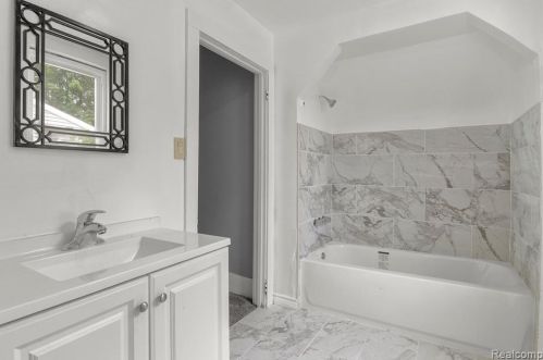 5834 Belton St, Garden City MI  48135-2531 exterior