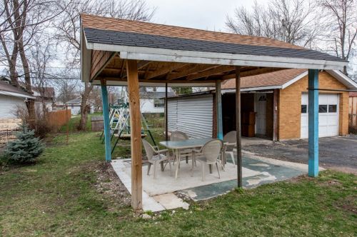 37 Lewis Ave, Waukegan IL 60087-4739 exterior