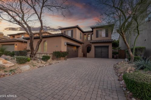 3931 Crst Ln, Phoenix AZ 85027-1602 exterior