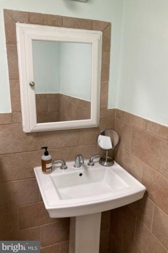 2114 4 St, Washington DC 20003-1101 exterior