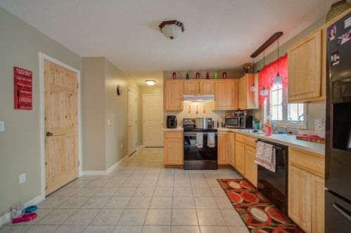 26 Paramount St, Springfield, MA 01104-1717