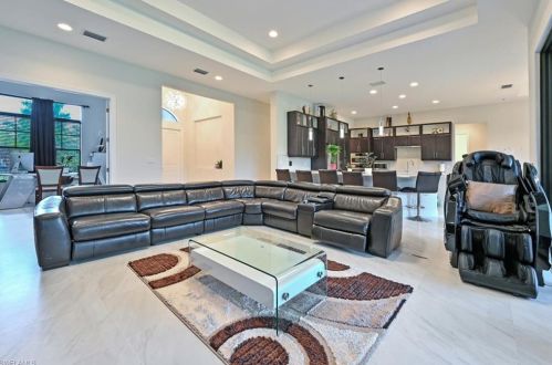 3391 7 Ave, Naples FL 34119-1523 exterior