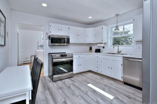 26 Bauer Pl, Westport CT 06880-4101 exterior