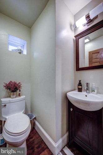 2004 Brandywine St, Philadelphia PA 19130-3204 exterior