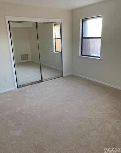 1923 Raspberry Ct, Edison NJ 08817-2745 exterior