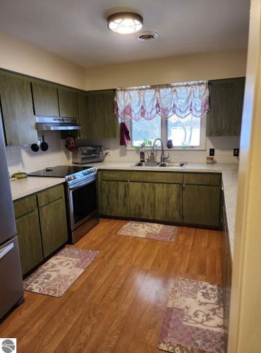 740 Witbeck Dr, Clare MI 48617-9721 exterior