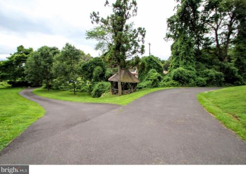 2367 Terwood Rd, Huntingdon Valley PA  19006-5522 exterior