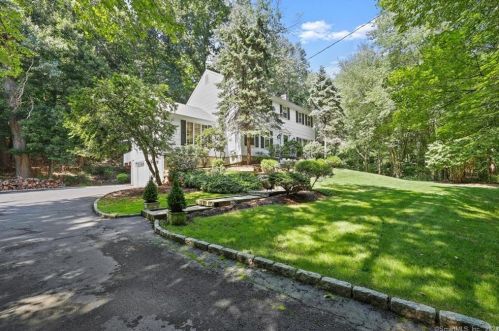 49 Fox Run Rd, Norwalk CT 06850-2324 exterior