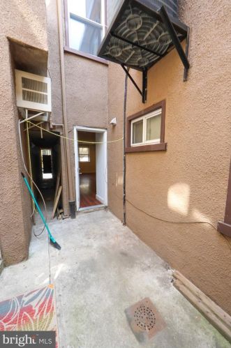 1702 2nd St, Philadelphia PA 19122-2639 exterior