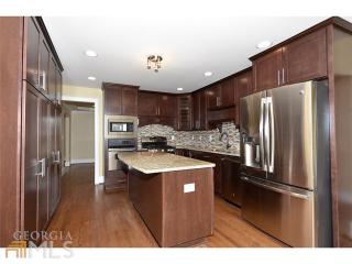 7525 Chaparral Dr, Atlanta GA  30350-4414 exterior