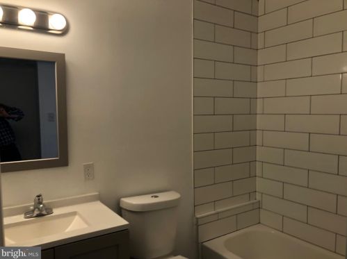 2051 9 St, Philadelphia PA 19147-4628 exterior