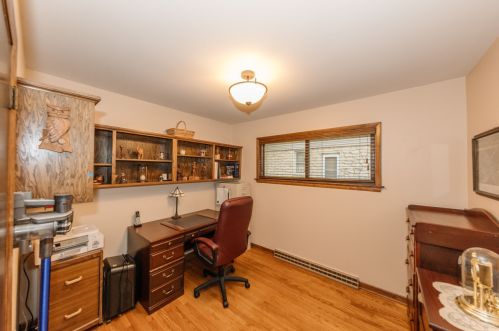 6428 Pne Shr Dr, Milwaukee WI 53209-3424 exterior