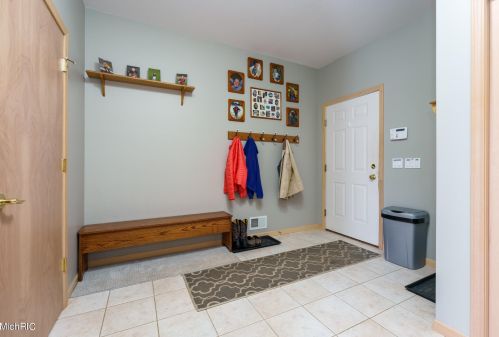 8242 E Ave, Kalamazoo MI 49048-9622 exterior