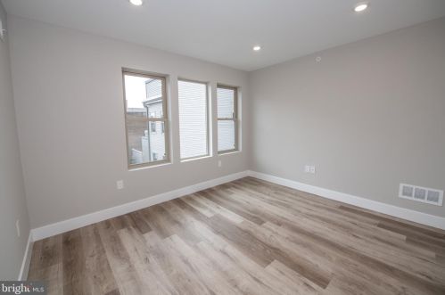 2213 Emerald St, Philadelphia PA 19134-3548 exterior