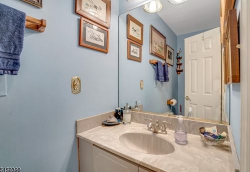 85 Upper Rainbow Trl, Parsippany NJ 07834-3320 exterior