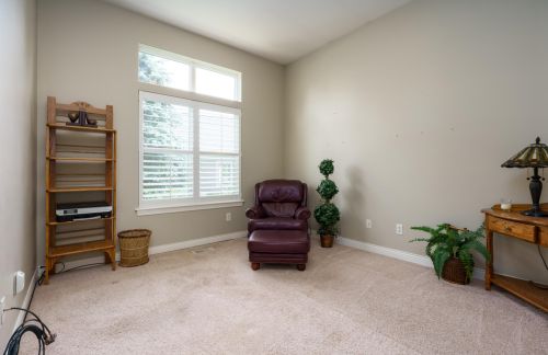 8690 Oakland Hl Cir, Kalamazoo MI 49024-5298 exterior