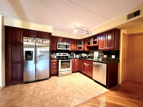 8560 Foster Ave, Chicago, IL 60706-2770