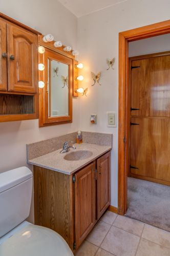 559 Oakcrest St, Wyoming MI exterior