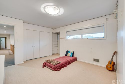 4 Fairhill Rd, Edison NJ 08817-2962 exterior