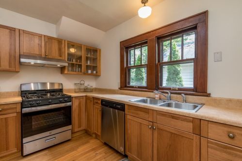 325 Jackson St, Waukegan IL 60085-6301 exterior