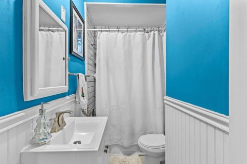 30 Gould St, Middletown RI 02840-2144 exterior