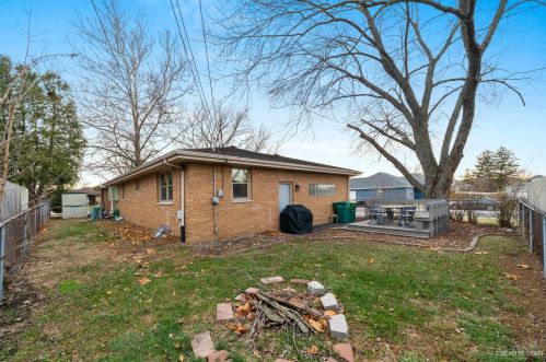 1300 Hosmer, Joliet IL 60435-4007 exterior