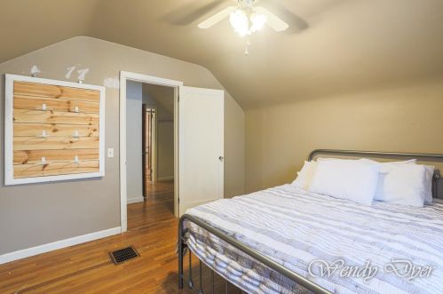 1042 Northlawn St, Grand Rapids MI 49505-3717 exterior