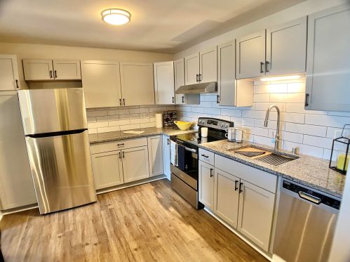 8549 107th St, Milwaukee, WI 53224-2209