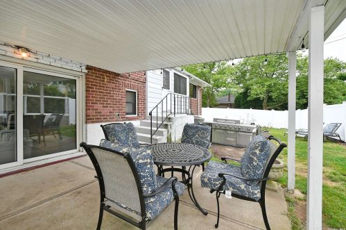 19 Goldfield St, Huntington Station NY 11747-1630 exterior