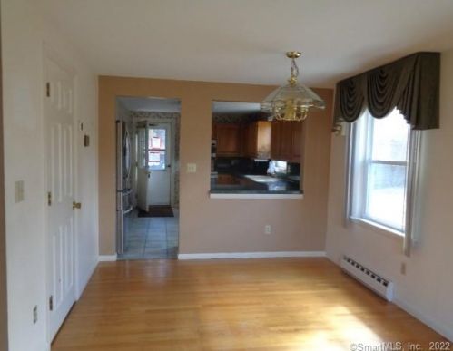 327 Scott Swamp Rd, Farmington CT 06032-3415 exterior