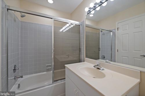 48 Coriander Dr, Princeton NJ 08540-9428 exterior