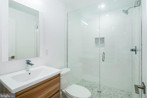 1827 Manton St, Philadelphia PA 19146-2923 exterior