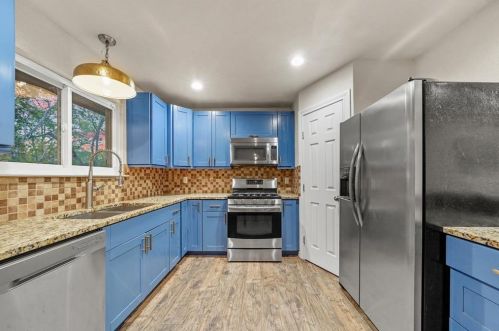 8408 Dixon Dr, Austin TX 78745-7515 exterior