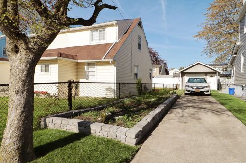 21 Cambridge St, Valley Stream NY  11581-1111 exterior