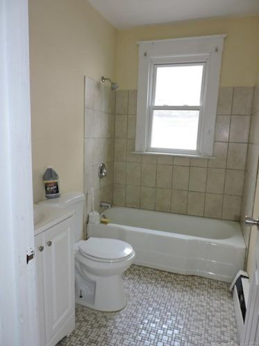 193 Bassett St, New Britain CT 06051-3421 exterior