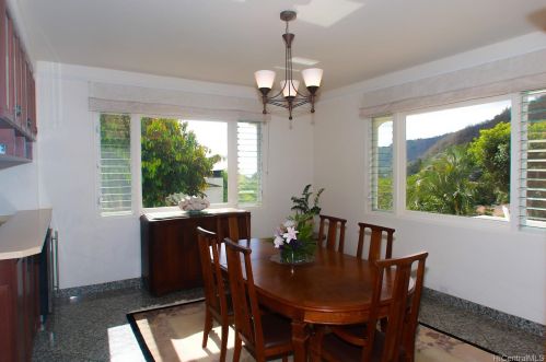 3415 Kaohinani Dr, Honolulu HI 96817-1040 exterior