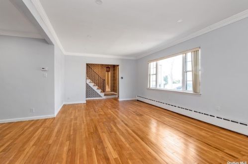 1081 Chestnut St, Valley Stream NY  11580-2157 exterior