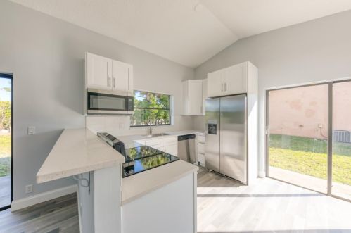 9147 Bedford Dr, Boca Raton FL 33434-5512 exterior