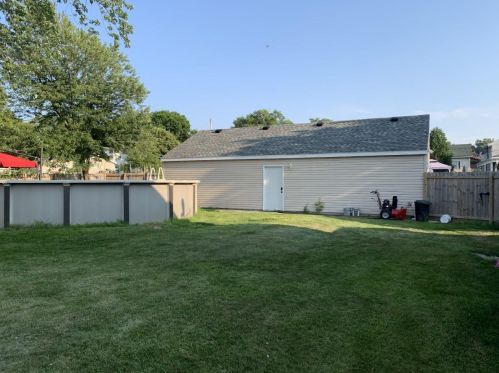5262 9th St, Milwaukee, WI 53221-3629