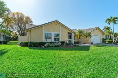 10190 Crosswind Rd, Boca Raton FL 33498-4739 exterior