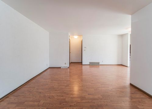 6352 20th St, Milwaukee, WI 53221-5255