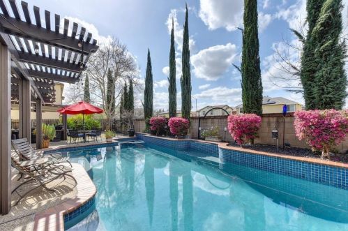 1009 Sandwick Way, Folsom CA 95630-6127 exterior