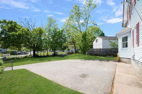 203 Sunnyside Ave, Woonsocket RI 02895-5103 exterior