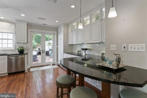 121 6 St, Washington DC 20002-2215 exterior