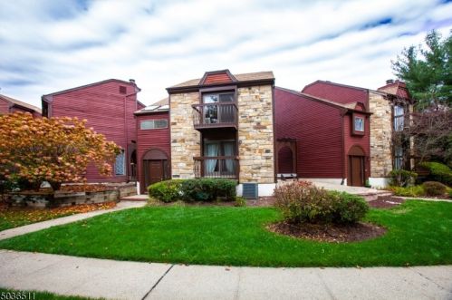 48 Kensington Ct, Hackettstown, NJ 07840-4231