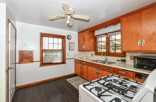 6417 Locust St, Milwaukee WI 53212-2444 exterior