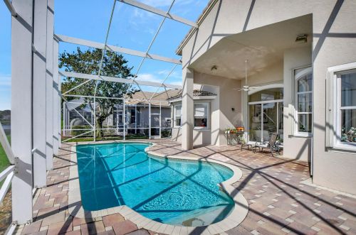 12121 Oakvista Dr, Boynton Beach FL 33437-6352 exterior