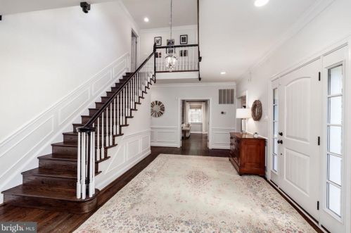 10405 Bridle Ln, Rockville, MD 20854-3801