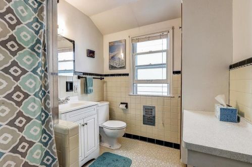 4543 Ardmore Ave, Milwaukee WI 53211-1402 exterior