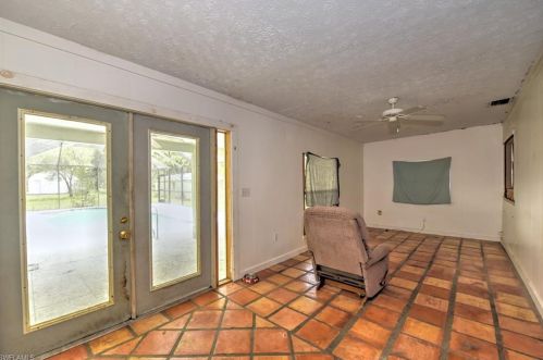 3861 25 Ave, Naples FL 34120-4367 exterior